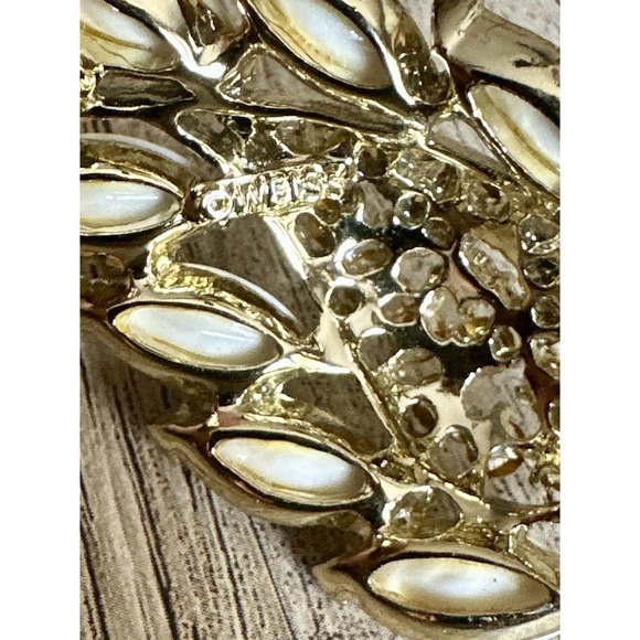 Rare Beautiful Vintage WEISS Milk Glass Brooch Pin Gold Tone Leaf Pattern - Picture 7 of 9